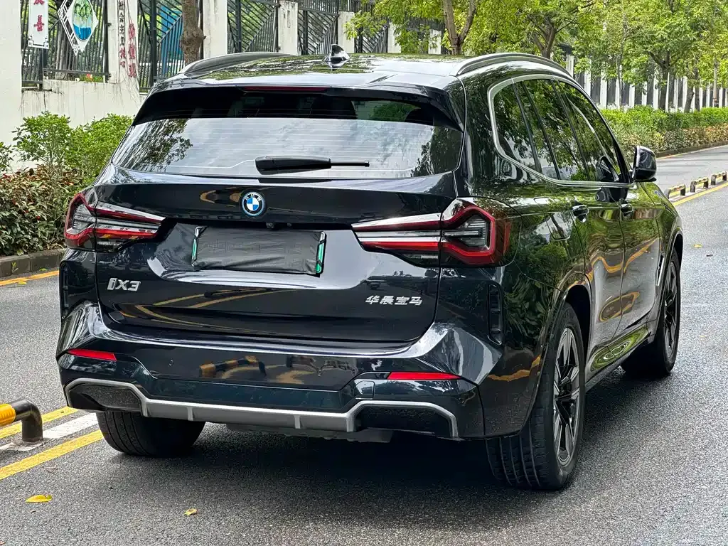 BMW iX3 — фото 6