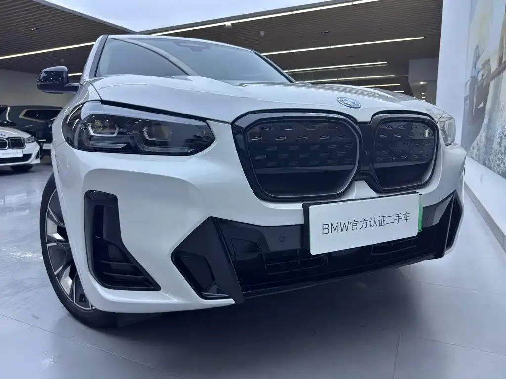 BMW iX3 — фото 10