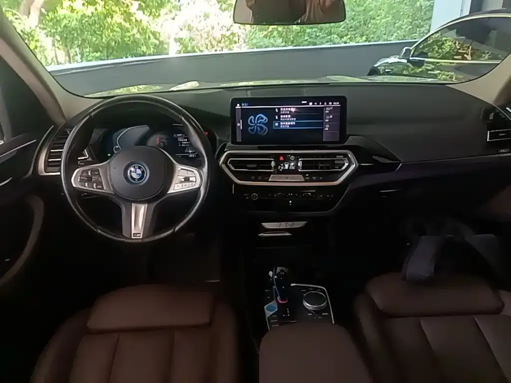 BMW iX3 — фото 6