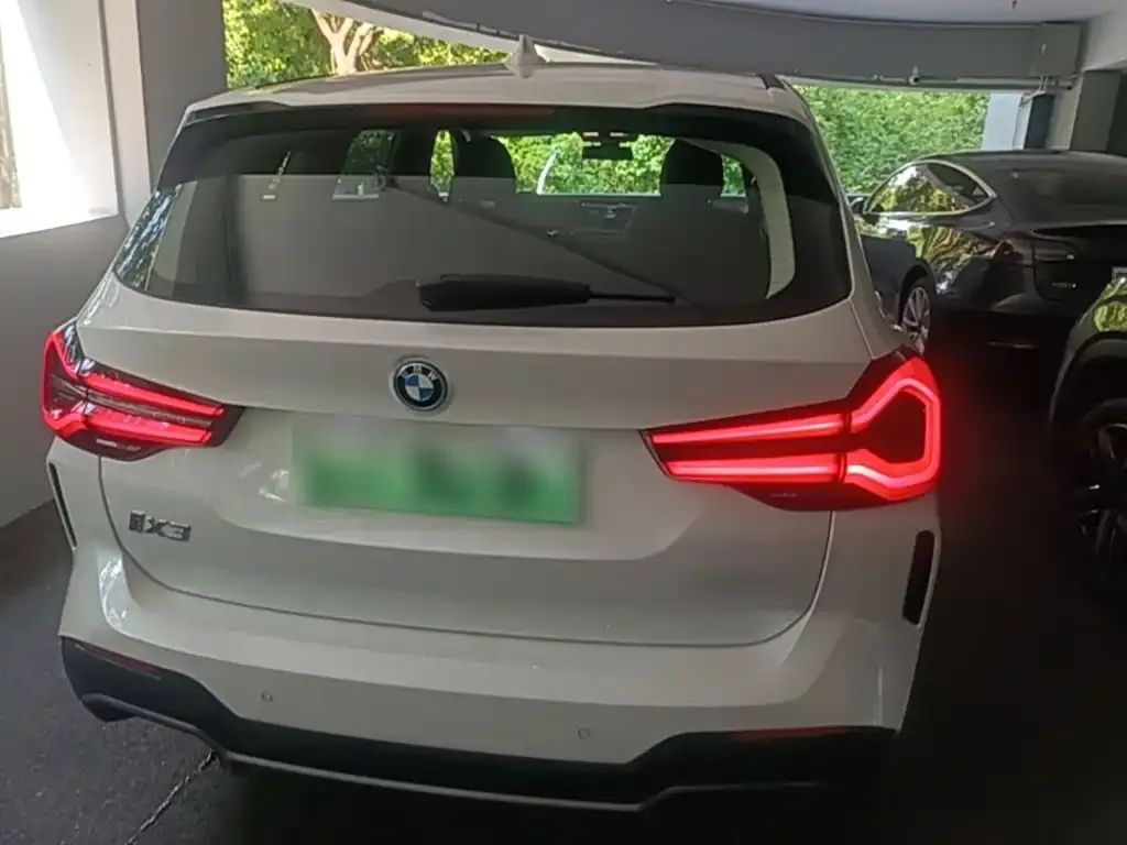 BMW iX3 — фото 9