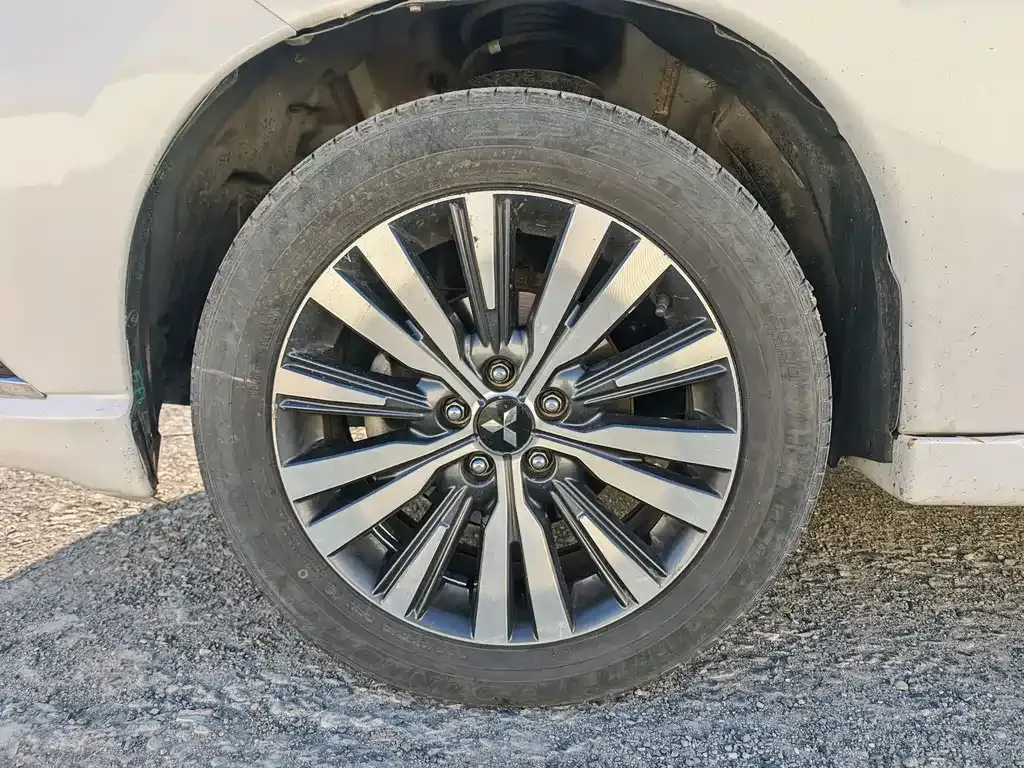 Mitsubishi Outlander — фото 4