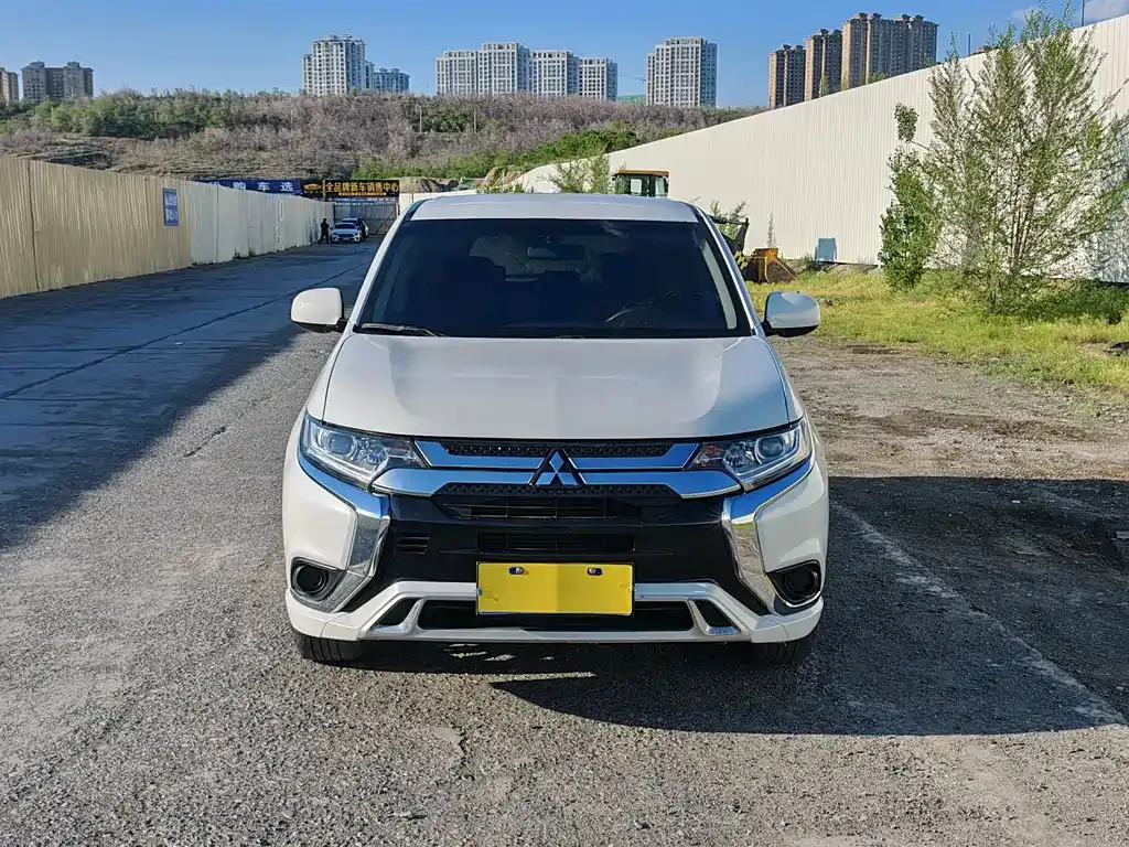 Mitsubishi Outlander — фото 8