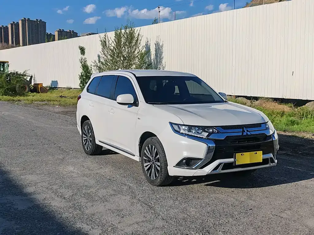 Mitsubishi Outlander — фото 7