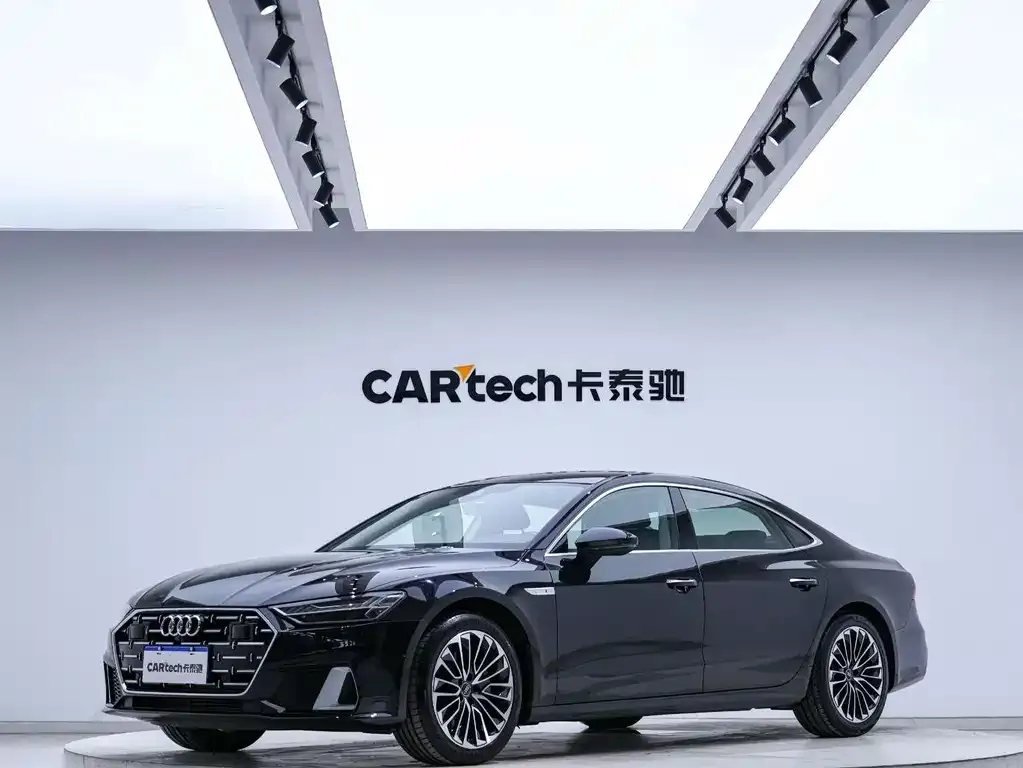 Audi A7L — фото 1