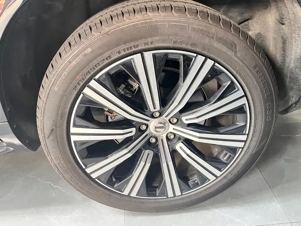 Volvo XC90 — фото 8