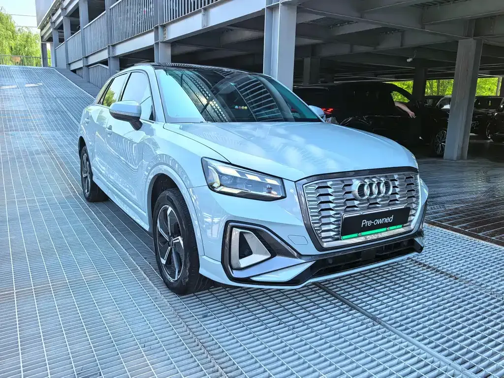 Audi Q2L e-tron — фото 8