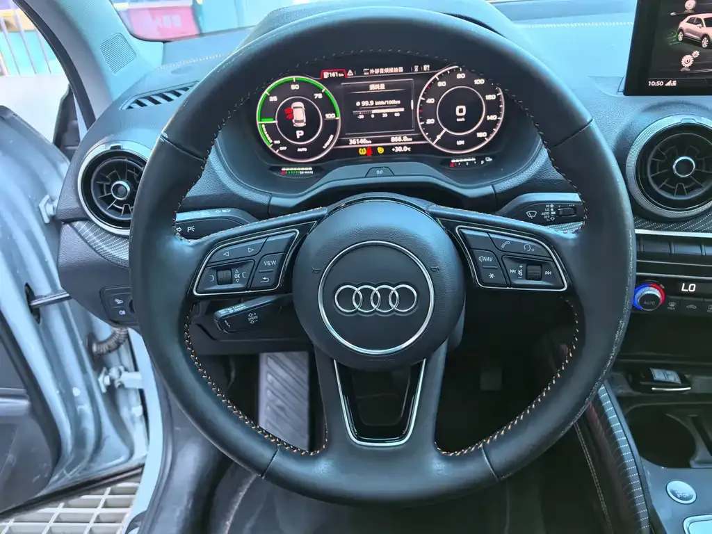 Audi Q2L e-tron — фото 5
