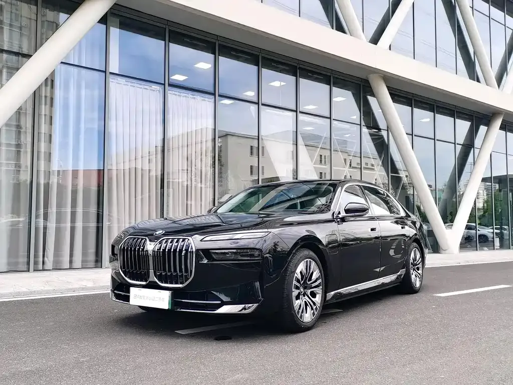 BMW i7 — фото 1