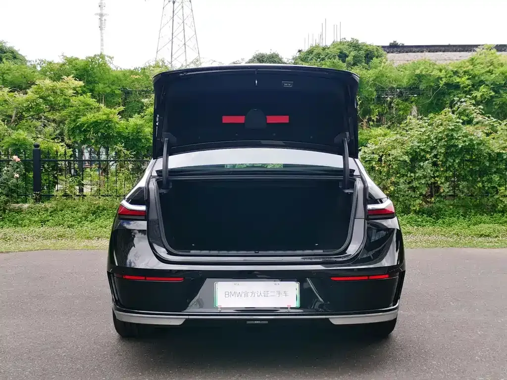 BMW i7 — фото 2