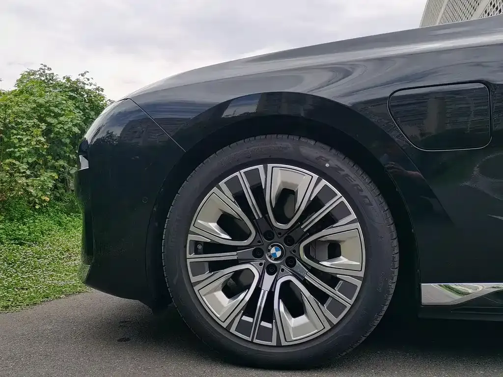 BMW i7 — фото 3