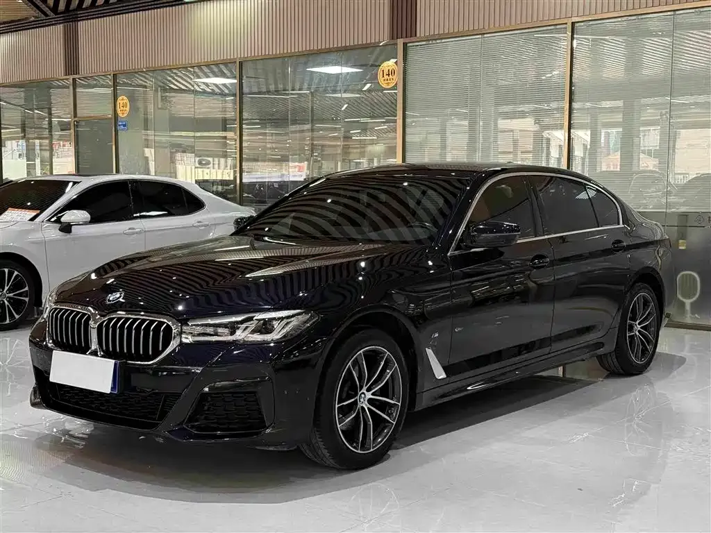 BMW 5 Series — фото 1