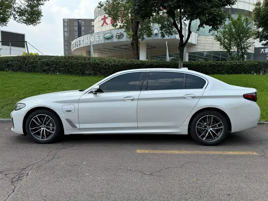 BMW 5 Series New Energy — фото 4