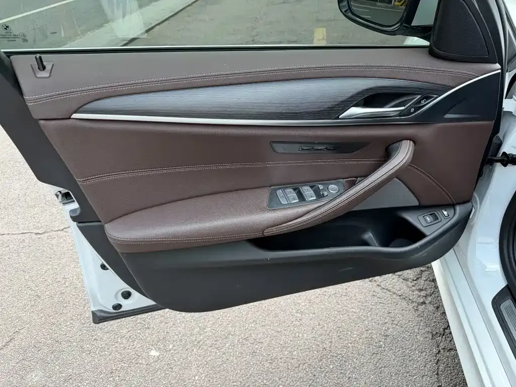 BMW 5 Series New Energy — фото 2