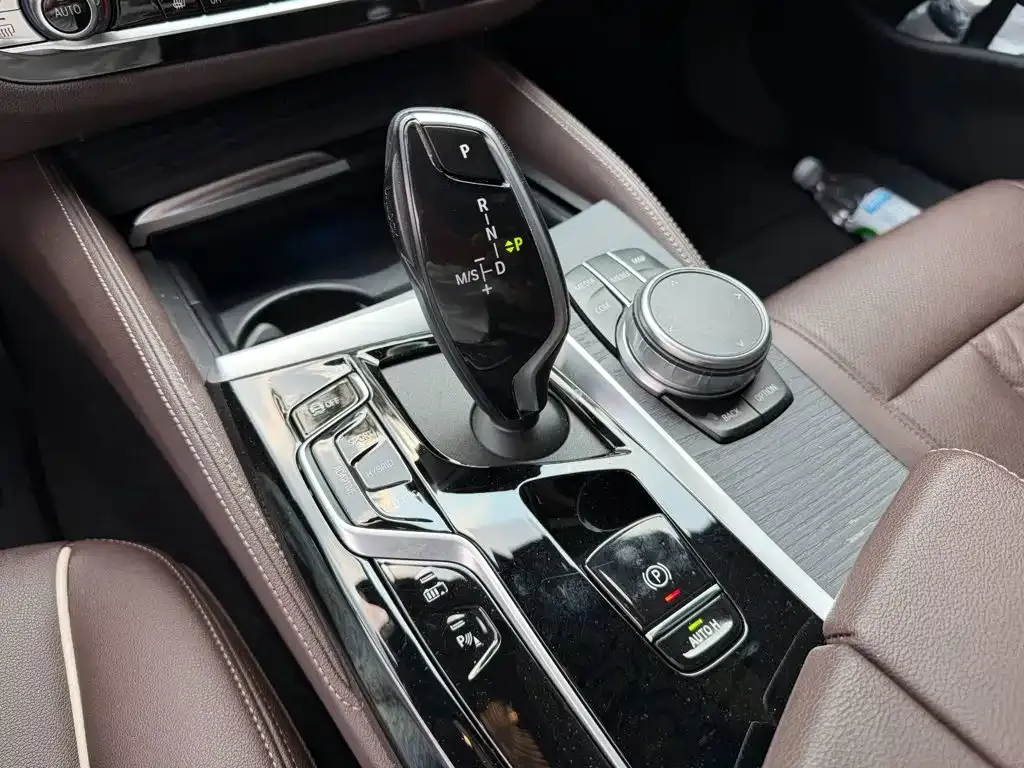 BMW 5 Series New Energy — фото 10