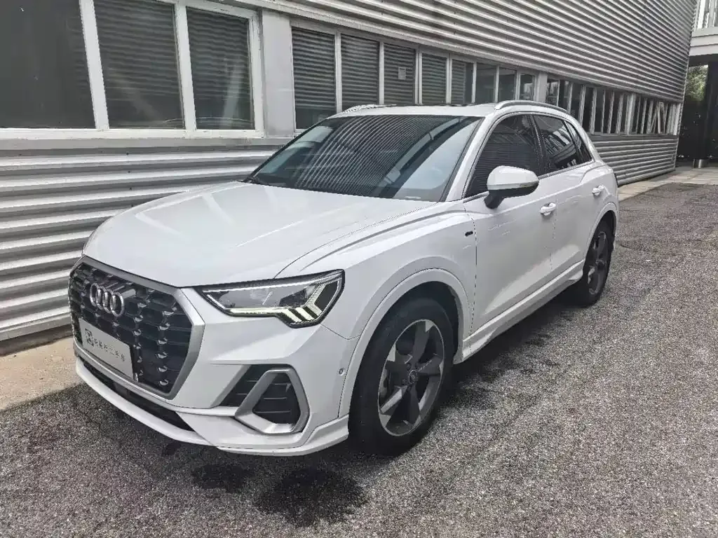 Audi Q3 — фото 1