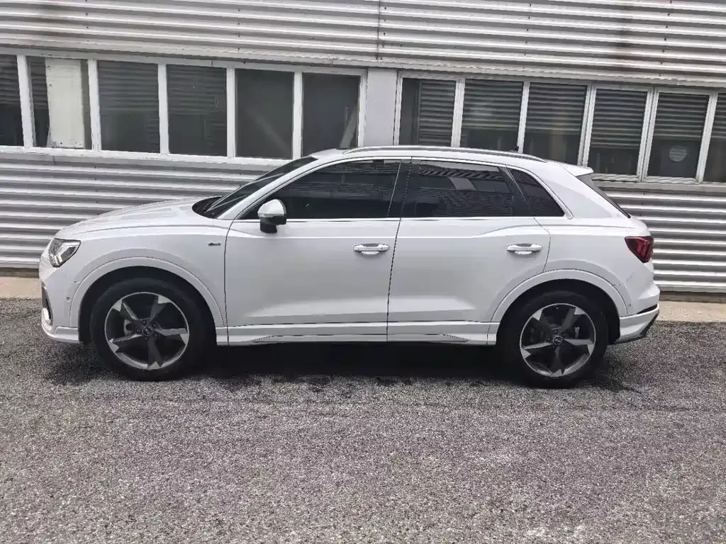 Audi Q3 — фото 10