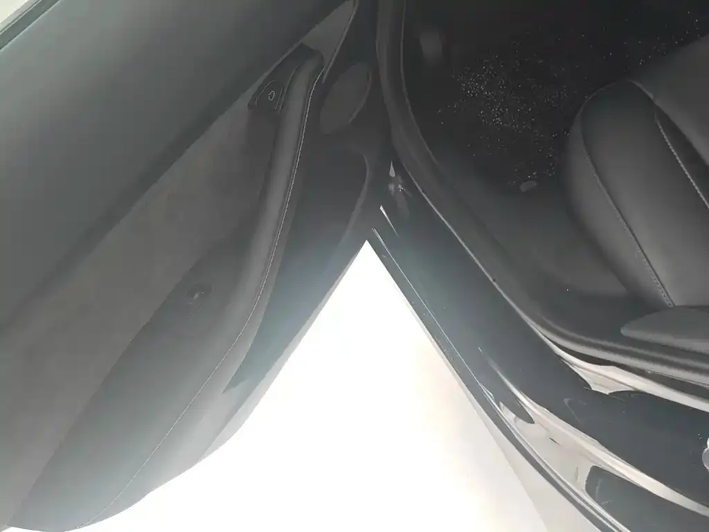 Tesla Model 3 — фото 10