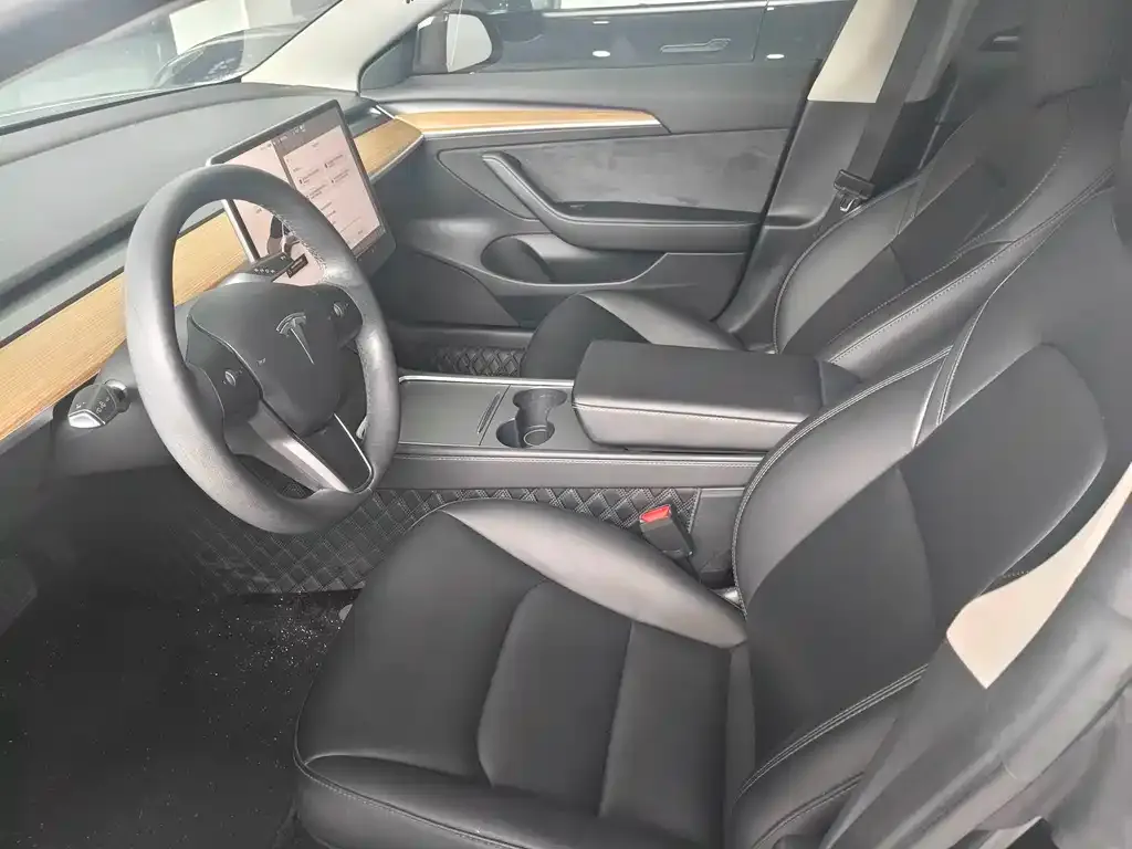 Tesla Model 3 — фото 9
