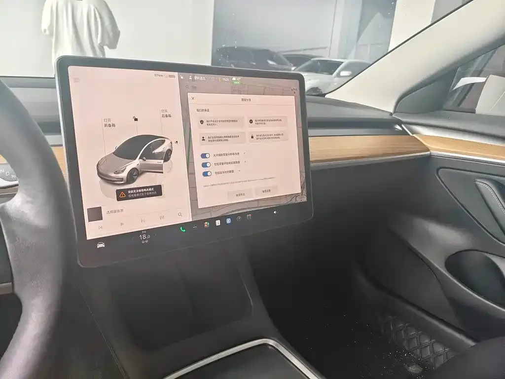 Tesla Model 3 — фото 7