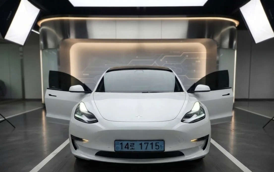 Tesla Model 3 — фото 1