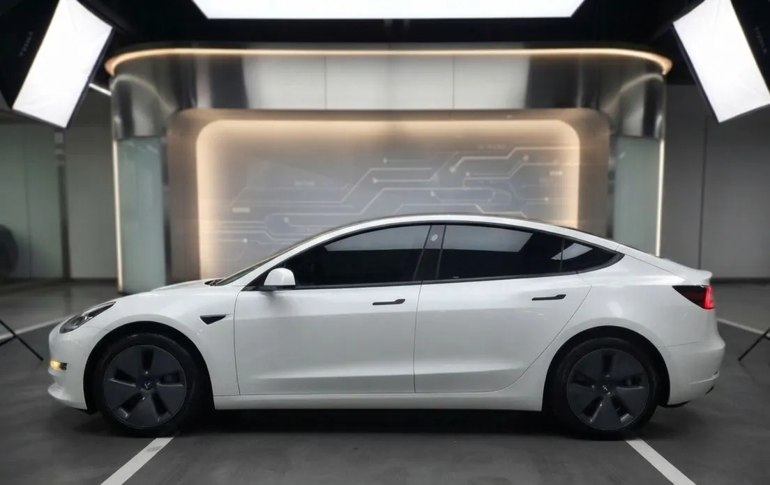 Tesla Model 3 — фото 4