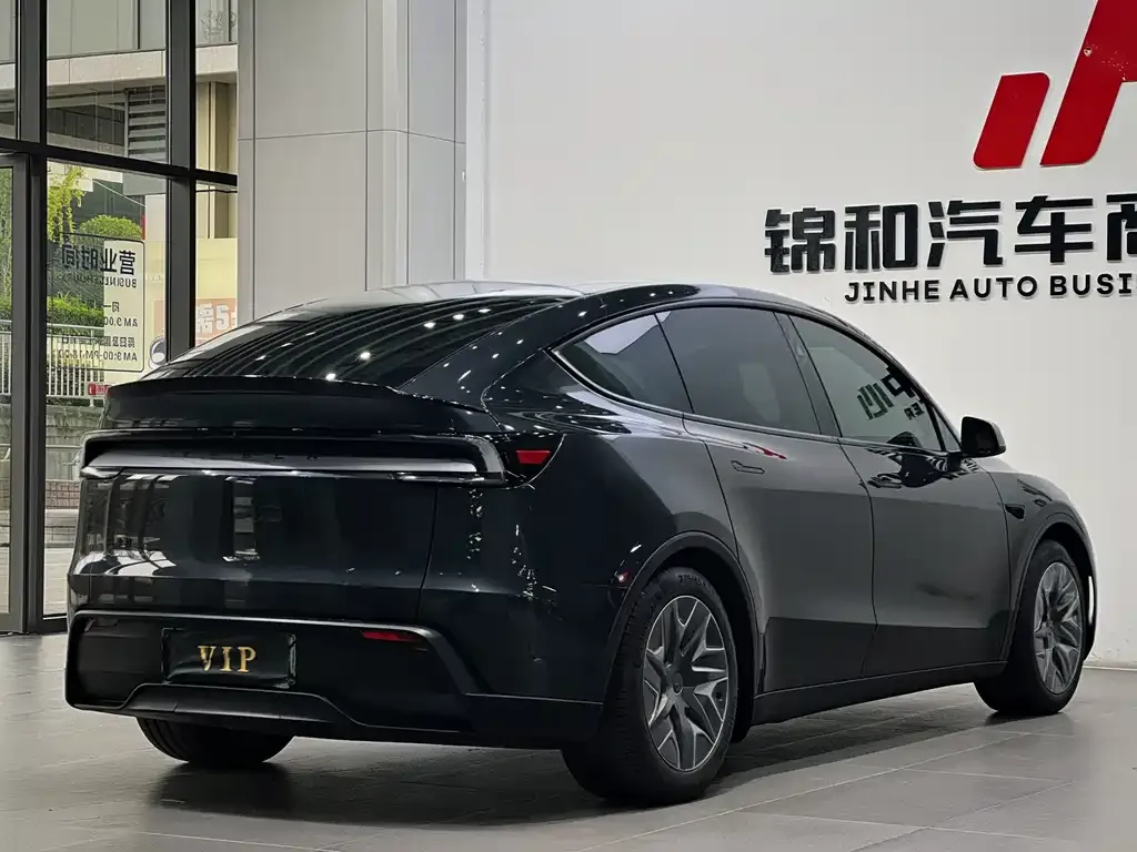 Tesla Model Y L — фото 4