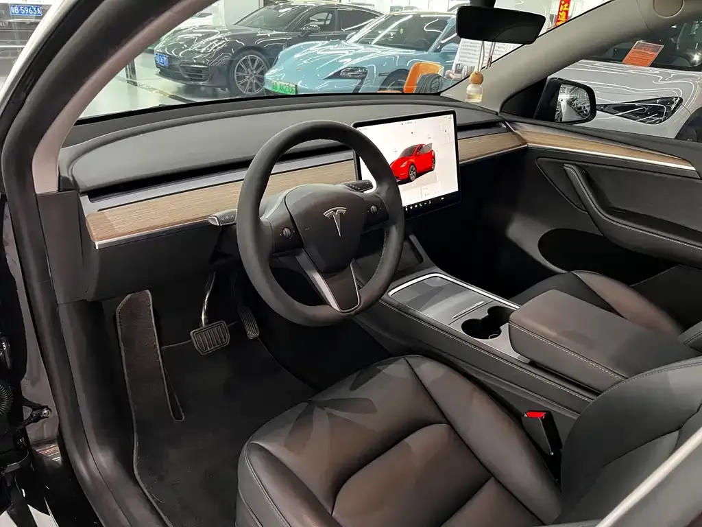 Tesla Model Y — фото 2