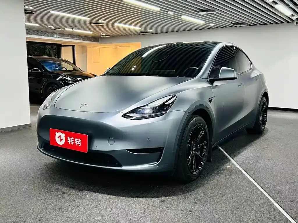Tesla Model Y — фото 1