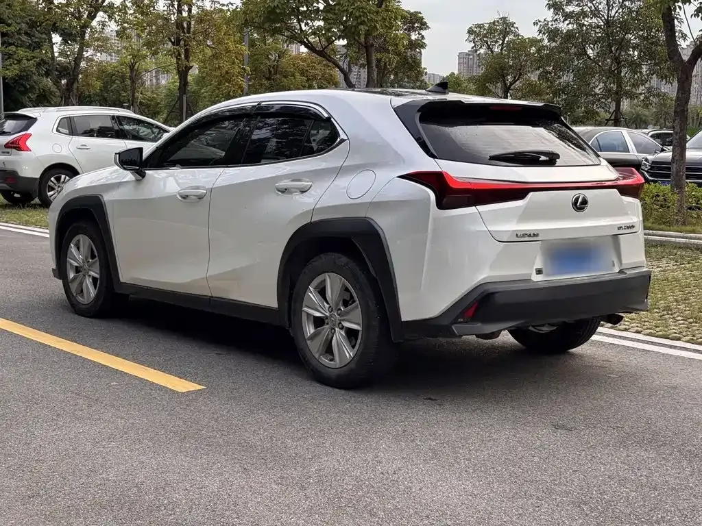 Lexus UX — фото 6