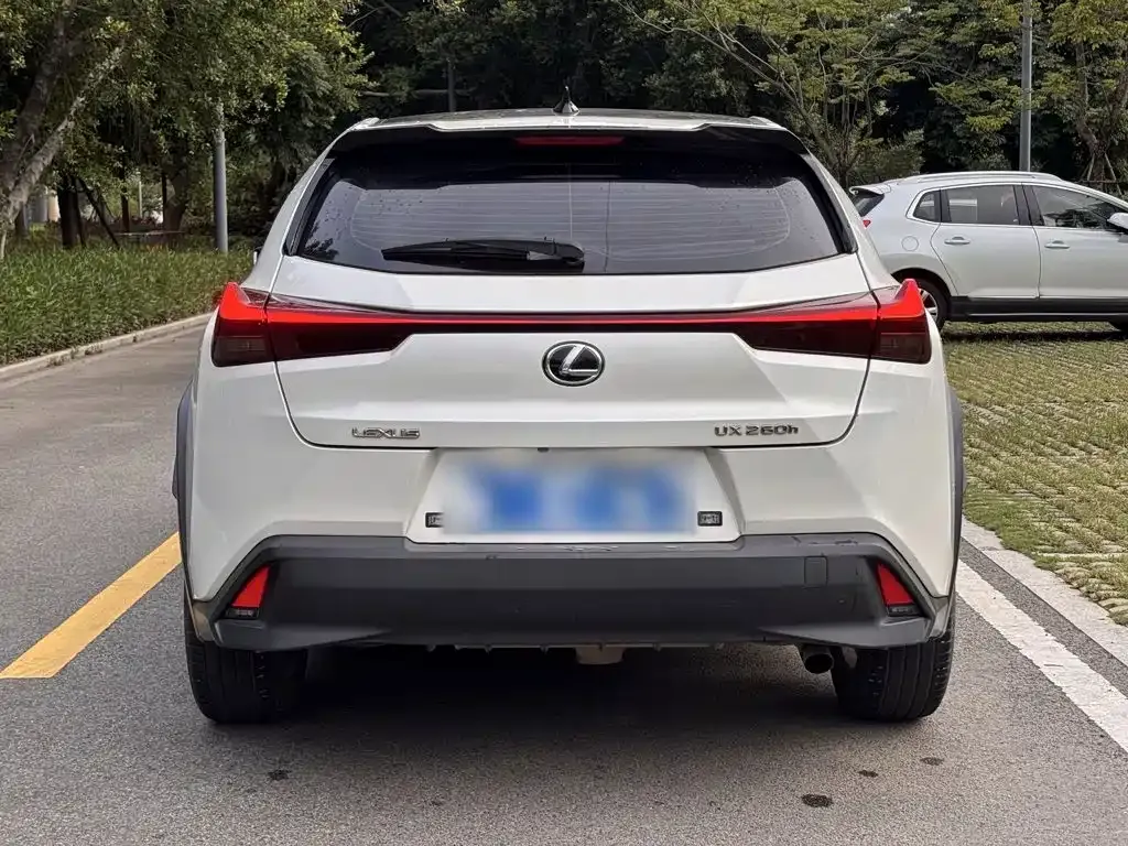 Lexus UX — фото 8