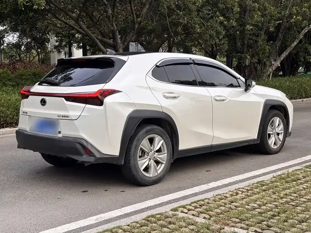 Lexus UX — фото 5