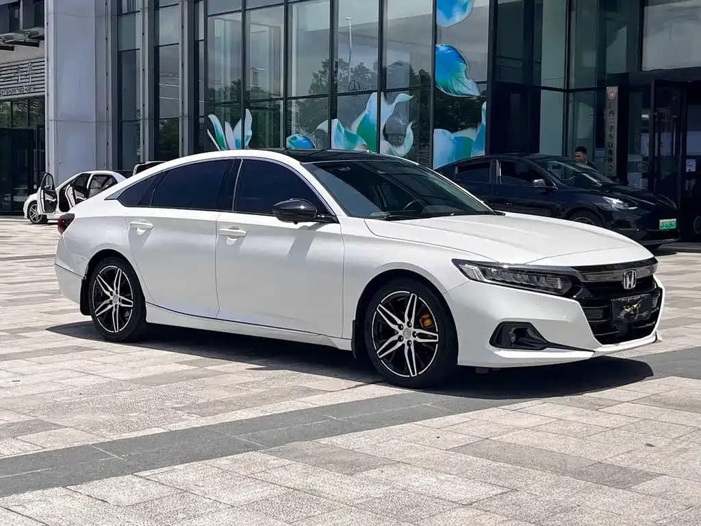 Honda Accord — фото 10