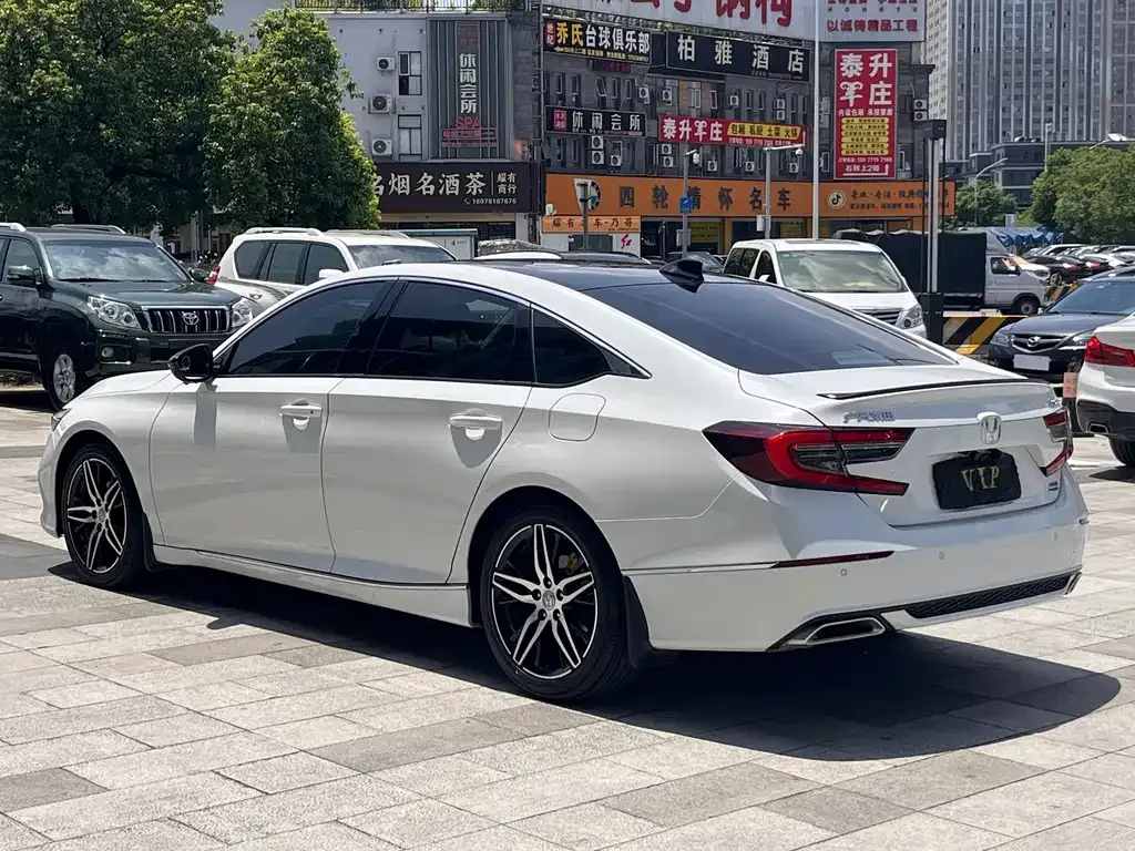 Honda Accord — фото 6