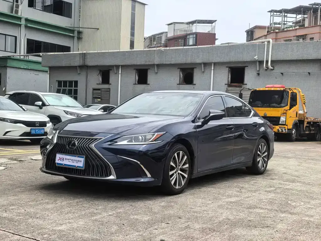 Lexus ES — фото 1