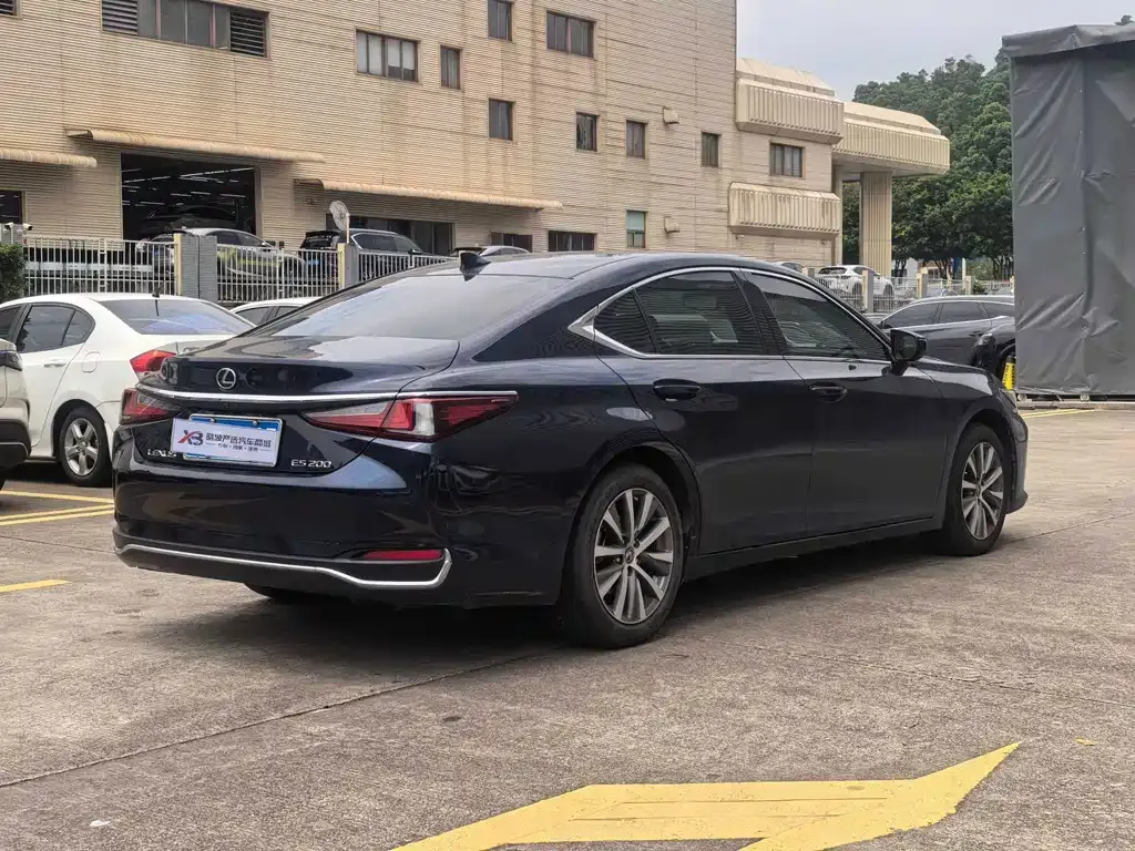 Lexus ES — фото 10