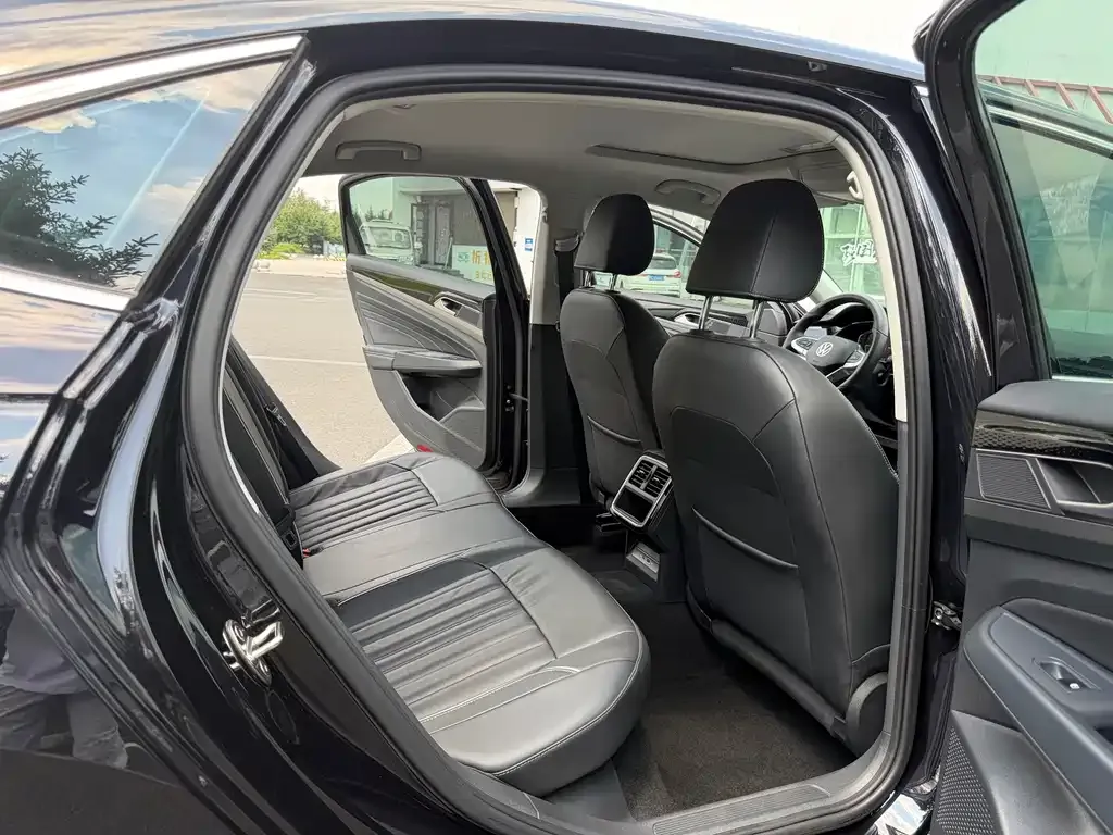 Volkswagen Passat — фото 4