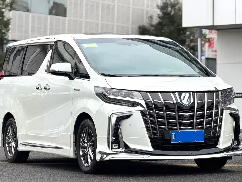 Toyota Alphard — фото 2