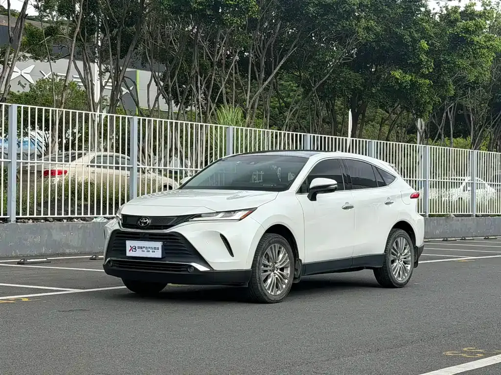Toyota Harrier — фото 1