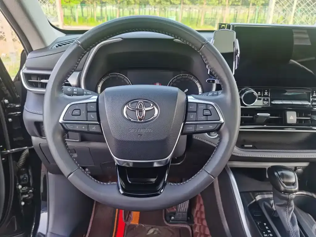 Toyota Highlander — фото 2