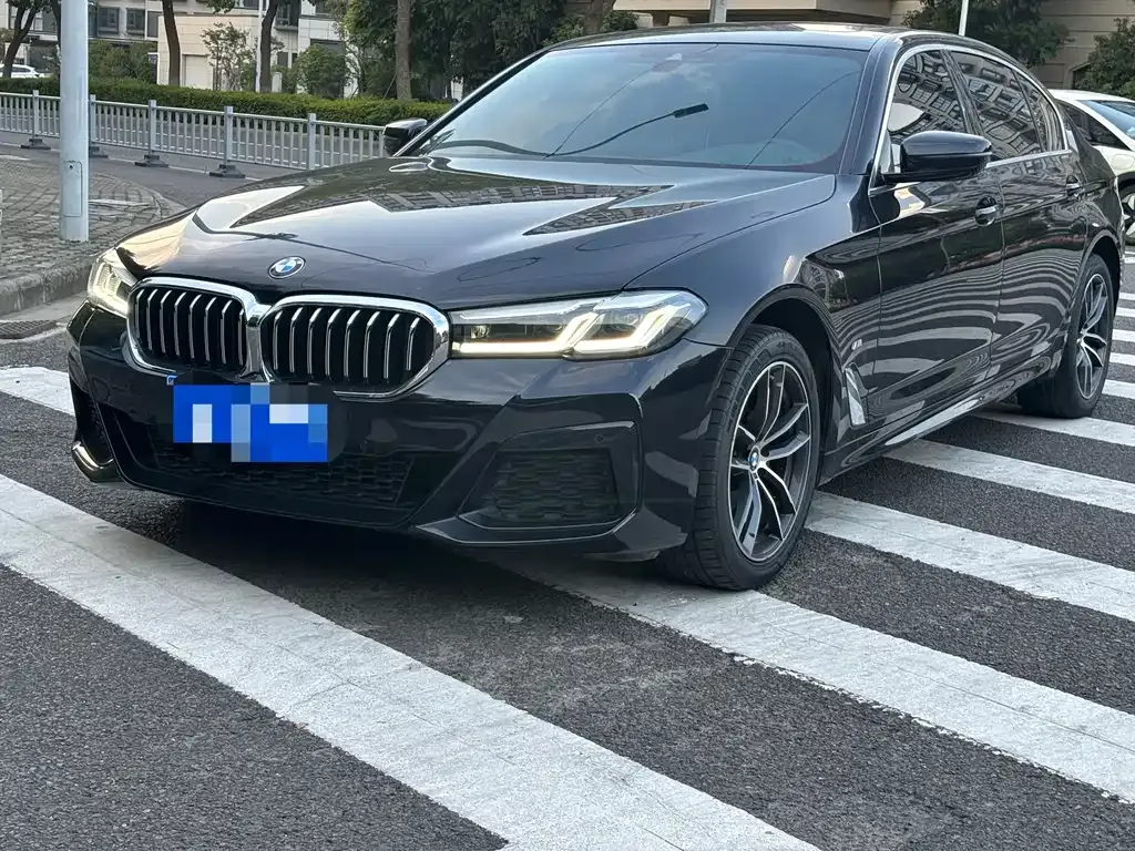 BMW 5 Series — фото 1