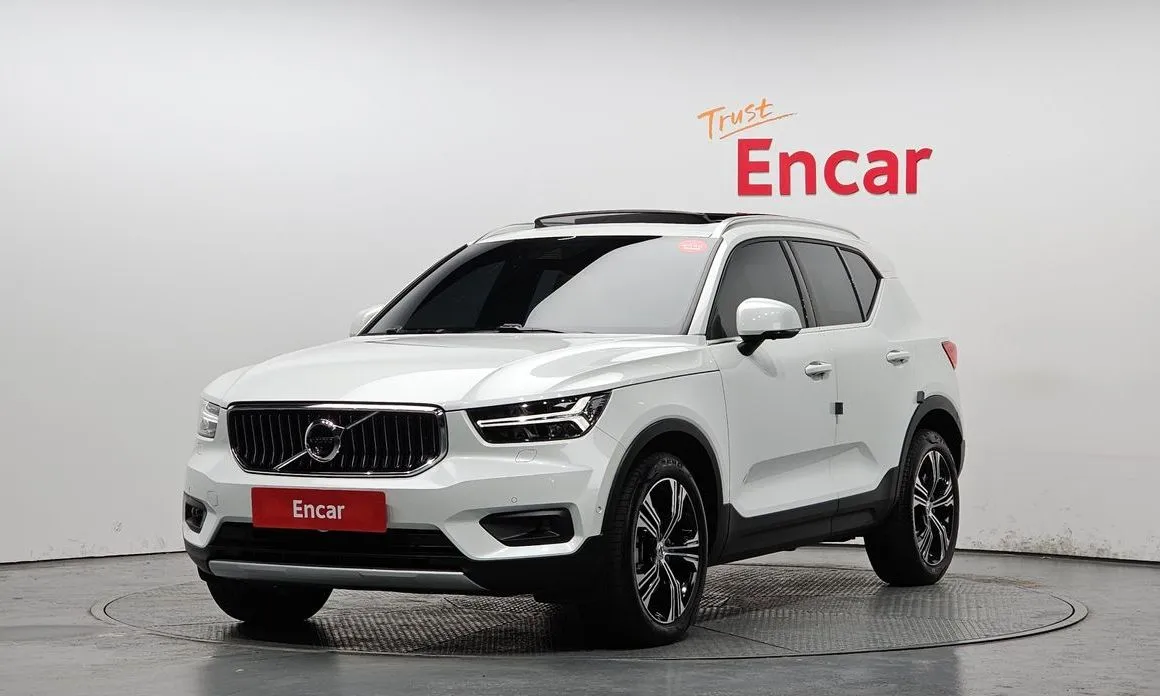 Volvo XC40 — фото 1