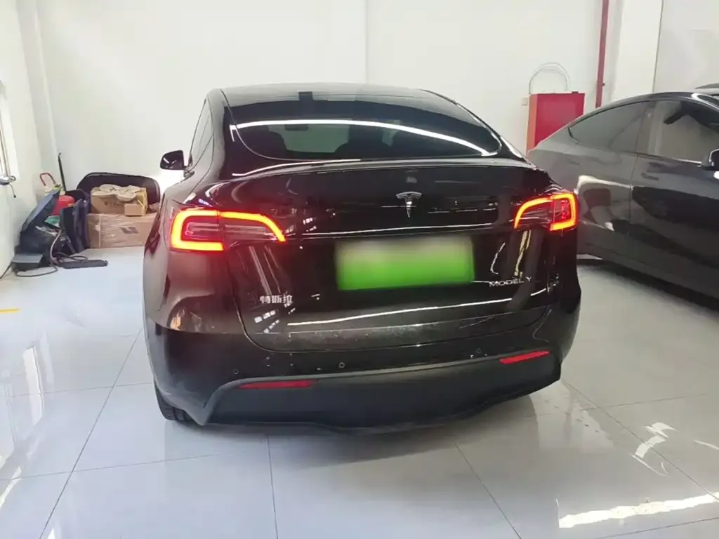 Tesla Model Y — фото 7