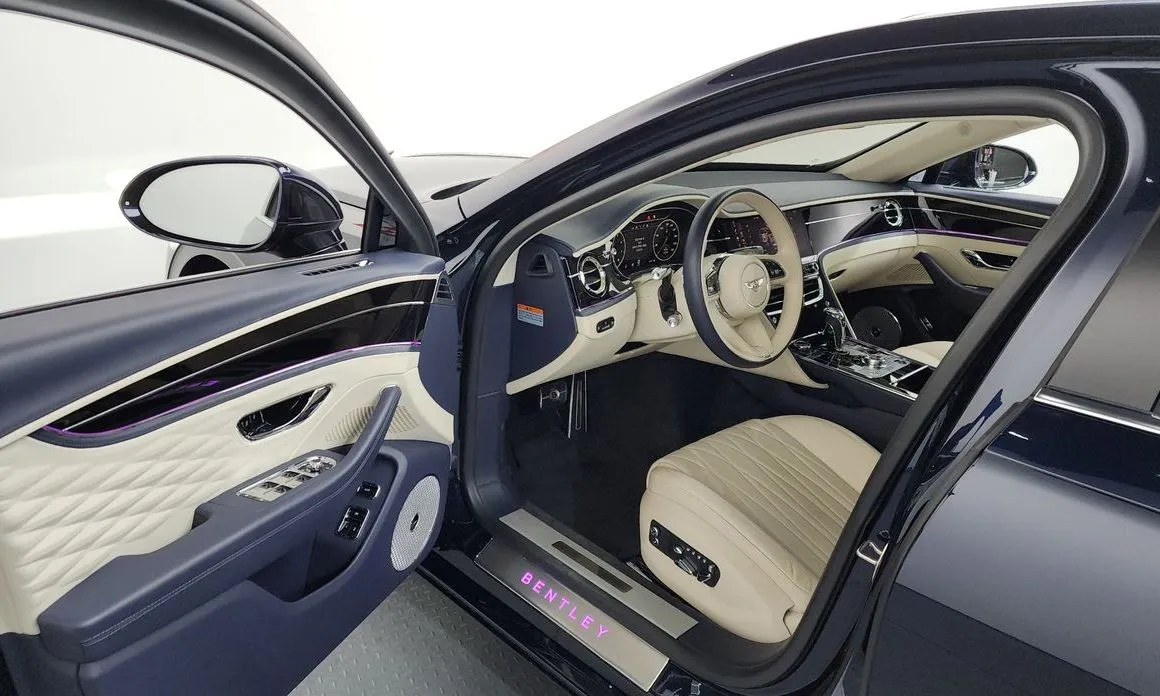 Bentley Flying Spur — фото 4