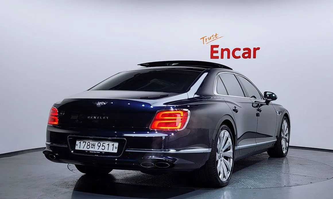 Bentley Flying Spur — фото 3