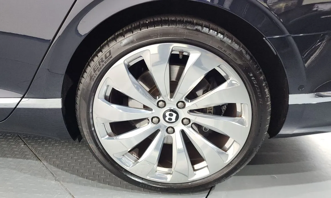 Bentley Flying Spur — фото 8