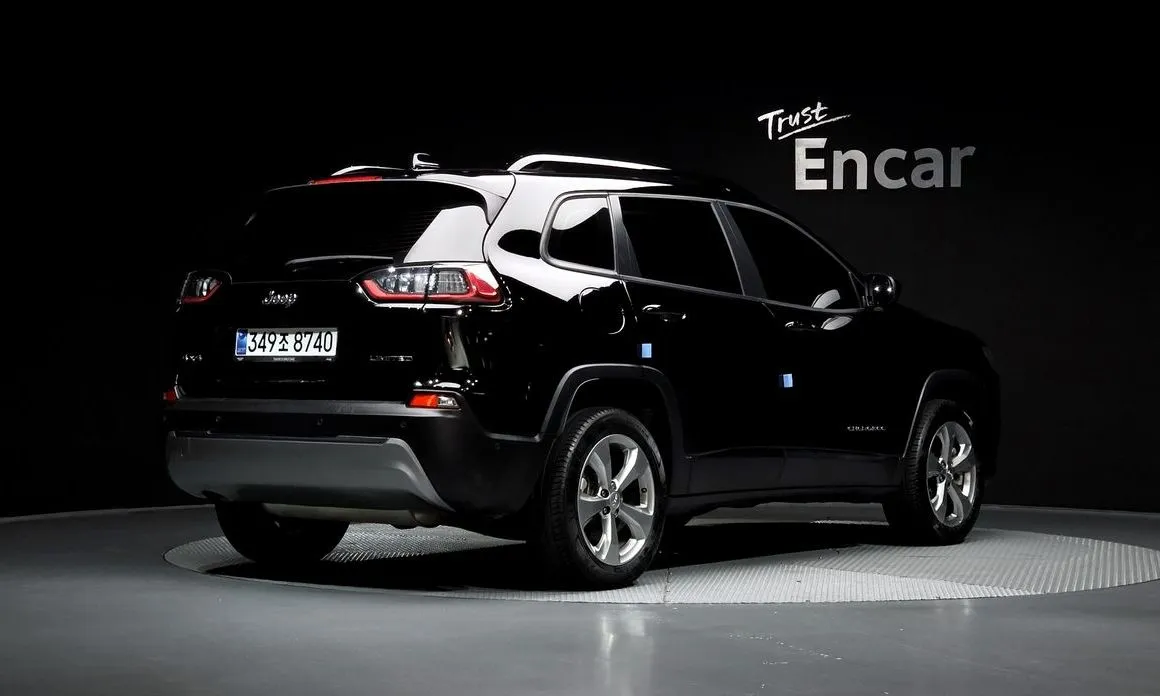Jeep Cherokee — фото 2