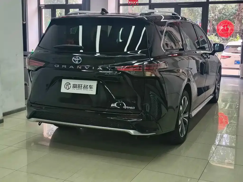 Toyota Granvia — фото 10