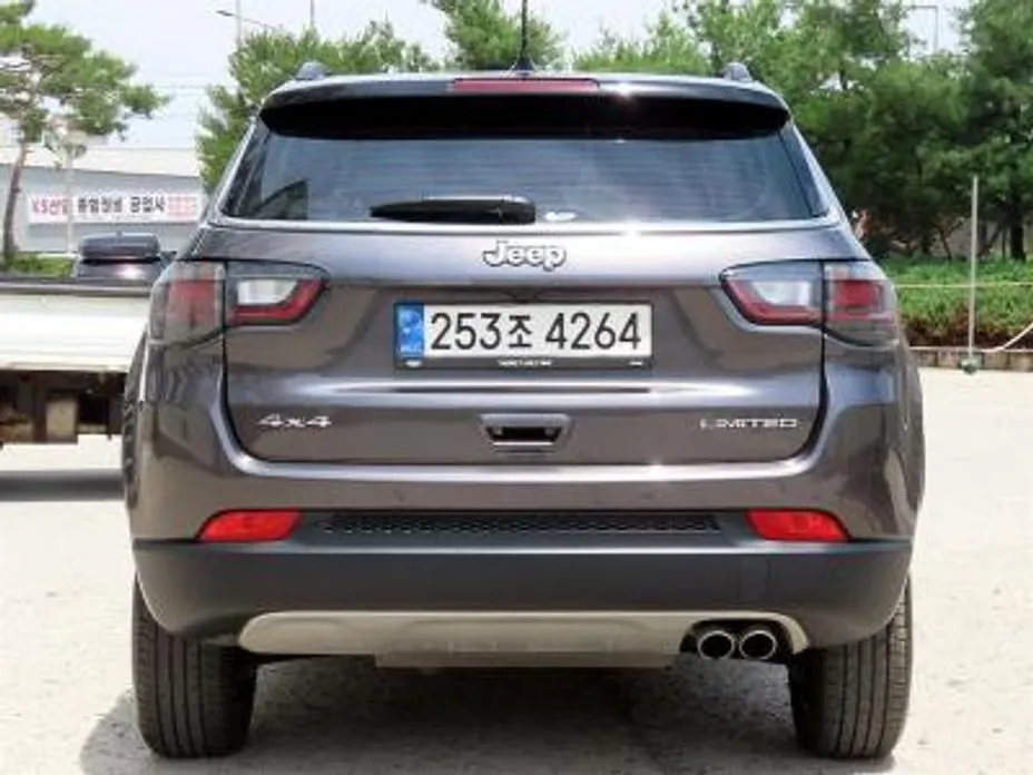 Jeep Compass — фото 8