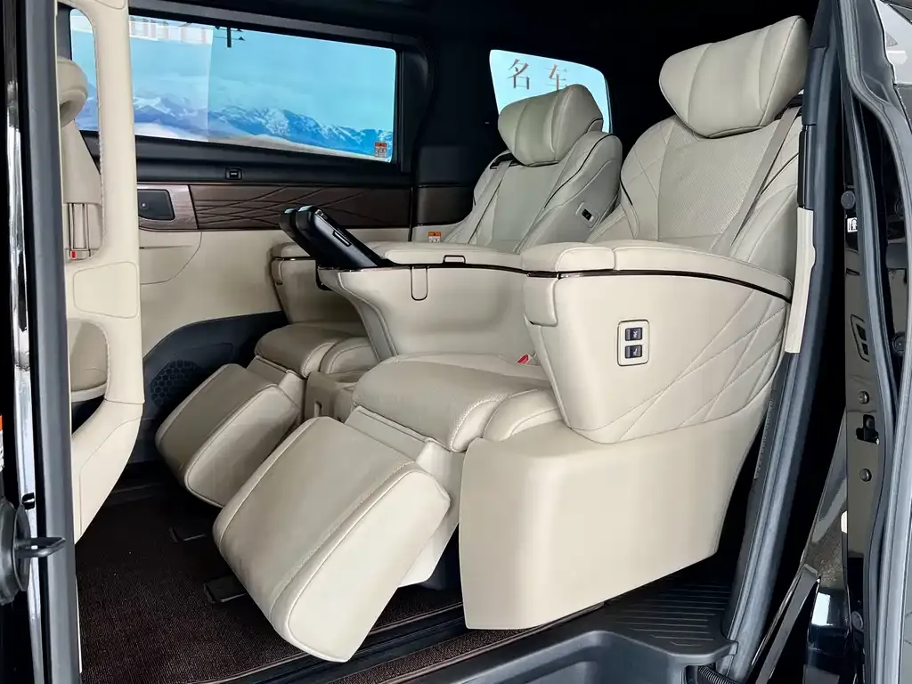 Toyota Alphard — фото 3