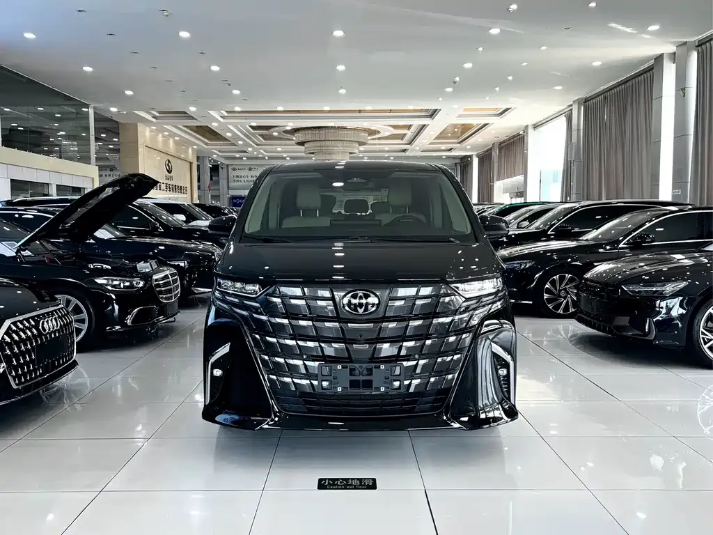 Toyota Alphard — фото 5